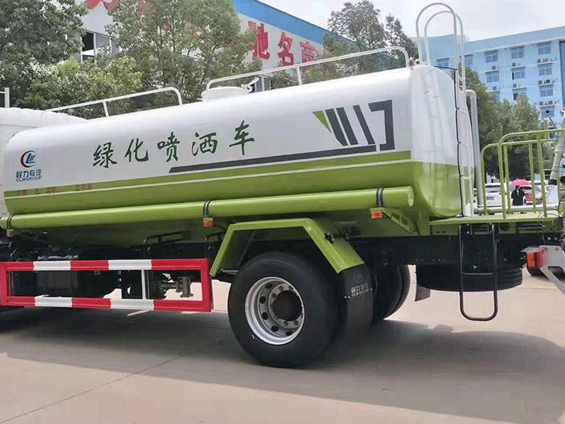 东风天锦洒水车