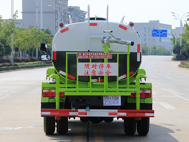 东风多利卡5方洒水车