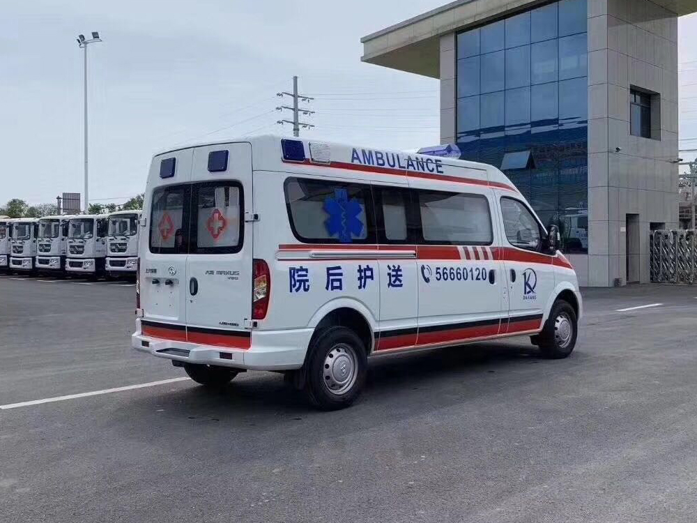 国六上汽大通救护车(长轴中顶)