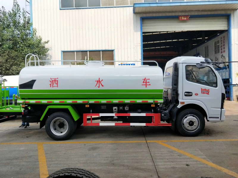 东风凯普特D7洒水车