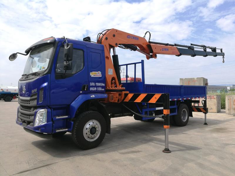 SQ240ZB4柳汽乘龙折臂随车吊