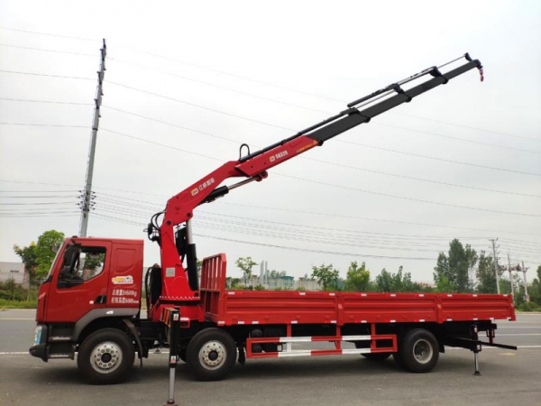 SQ320ZB4柳汽乘龙折臂随车吊
