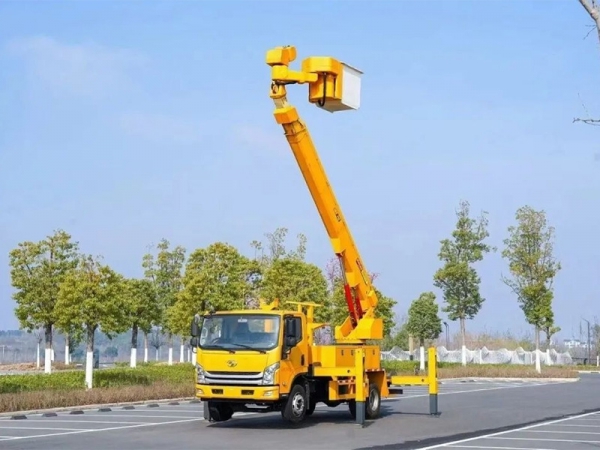 上汽跃进19米绝缘臂高空作业车