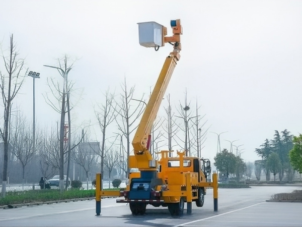 上汽跃进19米绝缘臂高空作业车