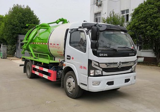 程力威牌CLW5120GXW6DJ型吸污车